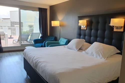 Naturiste Cap d'Agde Jardin d'Eden-Réservé aux Couples-Swimming Pool Jaccuzzi