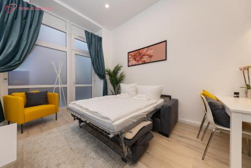 Postel nebo postele na pokoji v ubytování time4staying 3 SZ Maisonette nahe Kudamm, ICC & Zoo