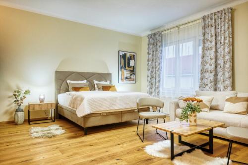 The Grand Cozy Residence by Irundo