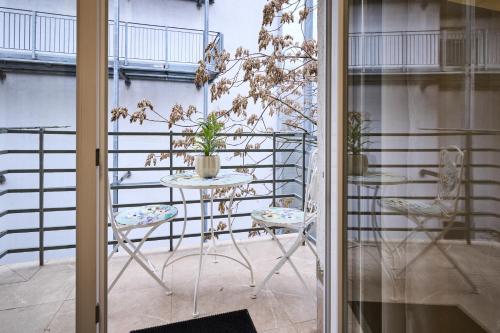 The Grand Cozy Residence by Irundo