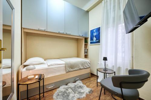 The Grand Cozy Residence by Irundo