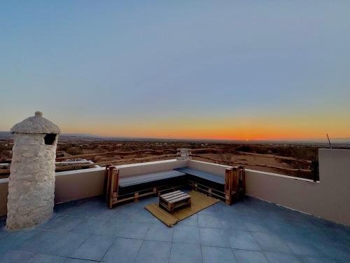 Μπαλκόνι ή βεράντα στο Appartement T3 climatisé avec piscine