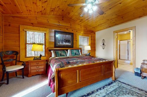 a bedroom with a bed and a ceiling fan at Mama Bear's Dream in Sevierville