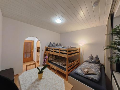Posezení v ubytování New! Central apartment with optional sauna