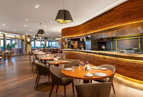 a restaurant with tables and chairs and a bar at Radisson Blu Hotel Istanbul Ottomare in Istanbul
