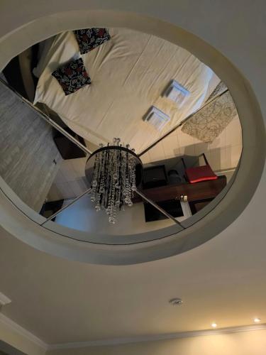a circular ceiling with a chandelier in a room at Faraggi Hotel in Simvolí