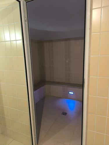 a shower with a blue light in a bathroom at Faraggi Hotel in Simvolí