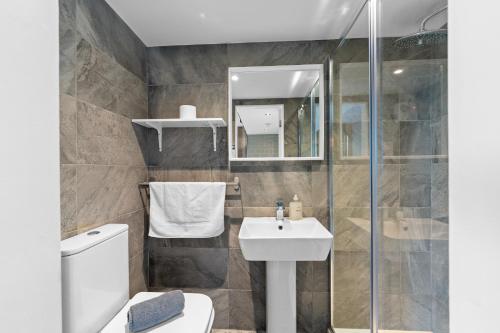 Vannituba majutusasutuses Cosy Cabin Getaway - Ashbourne