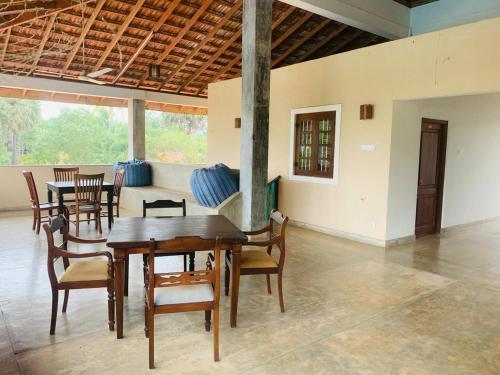 Ruang duduk di Dinuda Villas - Kalpitiya