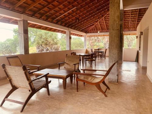 Ruang duduk di Dinuda Villas - Kalpitiya