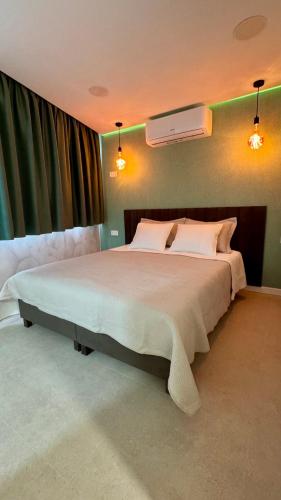 Las Americas Ponderosa apartment