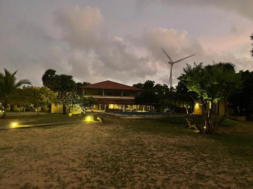 Taman di luar Dinuda Villas - Kalpitiya