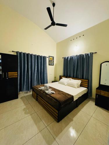 Ένα ή περισσότερα κρεβάτια σε δωμάτιο στο SEA BEE entire villa varkala