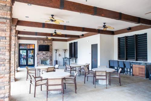 Beautiful 6 Bedroom 5 bath Villa with a pool-320 photo 6