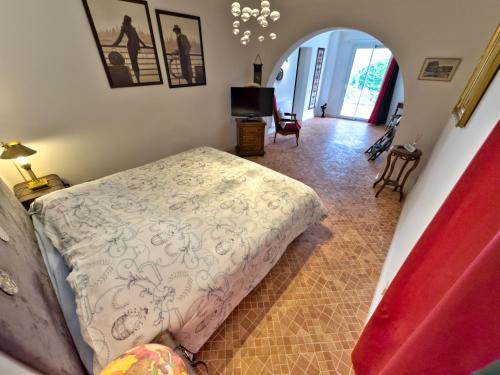 a bedroom with a bed in a room with a hallway at Villa Prestige, Tennis, Piscine & Spa, Sainte-Baume in Saint-Zacharie