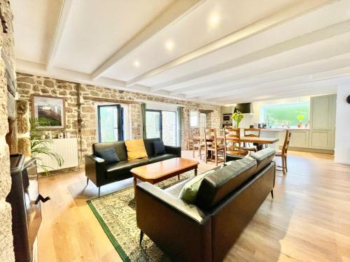 Ruang duduk di Riantec- Ti Gwenvael - Grande Maison avec Baby Foot et Terrain Clos