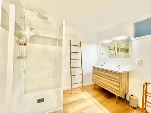 Bilik mandi di Riantec- Ti Gwenvael - Grande Maison avec Baby Foot et Terrain Clos