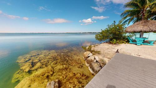 a house on the shore of the water at Sea La Vie in Cudjoe Key