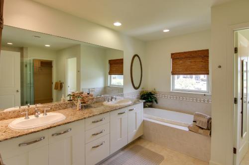 Koupelna v ubytování Tropical Kona Resort Townhome Patio and Ocean Views