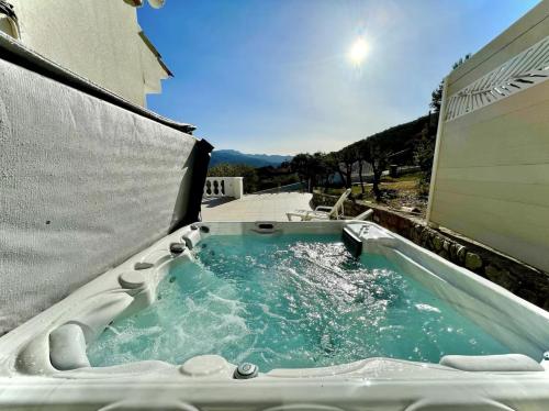 a hot tub on the side of a building at Villa Prestige, Tennis, Piscine & Spa, Sainte-Baume in Saint-Zacharie