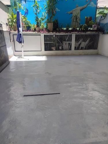 a concrete floor with a drain in the middle at Hostel Princess Copacabana in Rio de Janeiro
