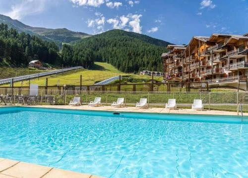 T3 Centre ORRES 1800 - 6 personnes sur piste - Rénové avec parking - M4