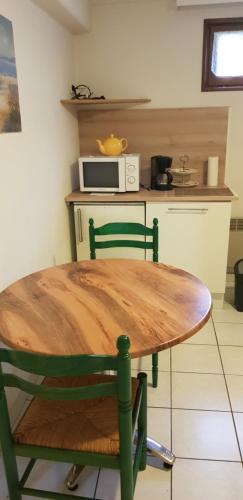Kuchyň nebo kuchyňský kout v ubytování Les BRUGMANSIAS