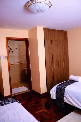 Кровать или кровати в номере Orchard Manor