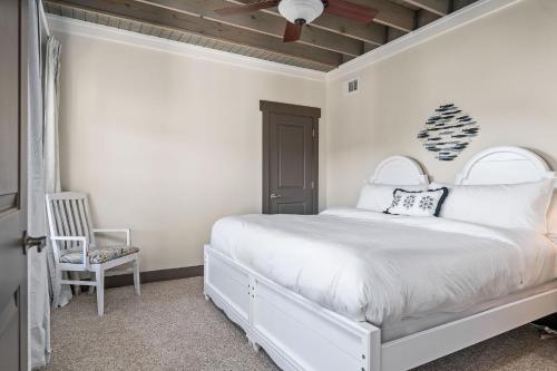 Ένα ή περισσότερα κρεβάτια σε δωμάτιο στο Captain's Quarters