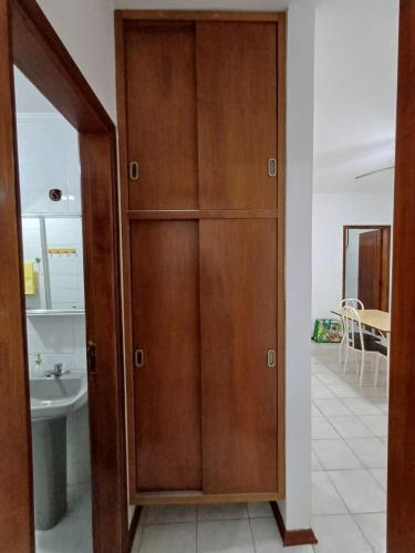 Ένα μπάνιο στο Espaço Aconchego Guarujá Enseada