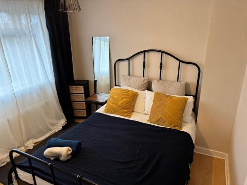 Ένα ή περισσότερα κρεβάτια σε δωμάτιο στο Sunflower villa