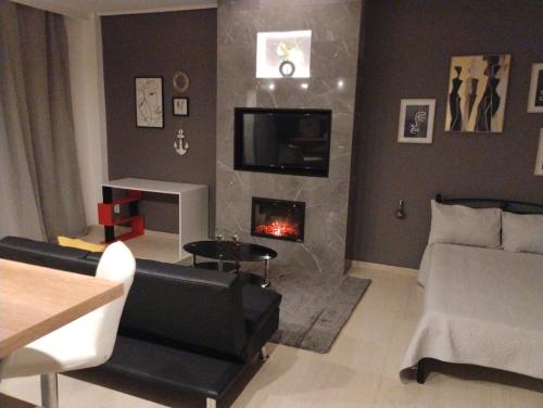 Elegant Minimalistic Downtown Apartment!