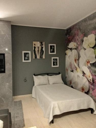Elegant Minimalistic Downtown Apartment!