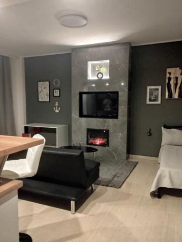 Elegant Minimalistic Downtown Apartment!