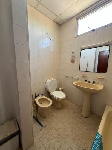 a bathroom with a toilet and a sink at La Milagrosa in Miramar