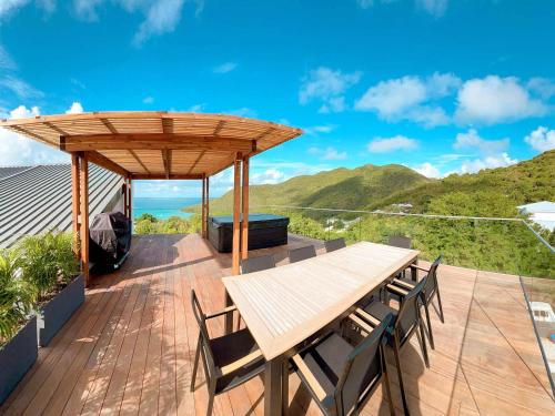 Penthouse 2 Niveaux avec Jacuzzi et Piscine à Anse Marcel - FR-1-734-65
