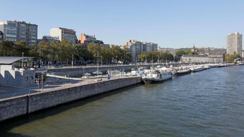 Θέα στο ποτάμι κοντά σε αυτό το ξενοδοχείο διαμερισμάτων