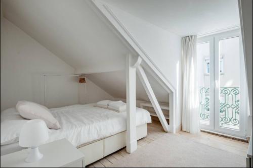 2 Bedroom Apartment with Great Transport Links to the Heart of Lisbon