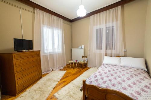 a bedroom with a bed and a dresser and a television at The Lily Nest in Lilí