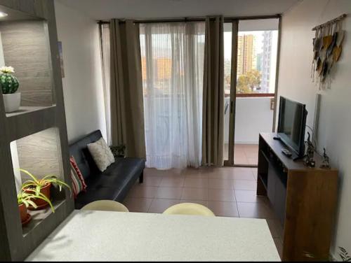 TV a/nebo společenská místnost v ubytování Cómodo departamento a solo 2 cuadras de Playa Cavancha