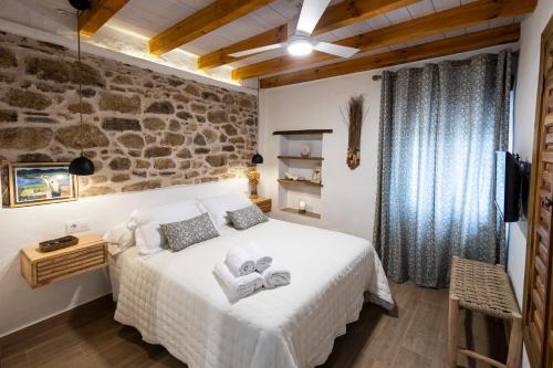 Postel nebo postele na pokoji v ubytování Casa Rural Doña Pepita