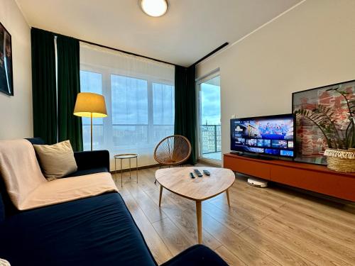 Televízia a/alebo spoločenská miestnosť v ubytovaní MOMOApart - Downtown Tram Depot