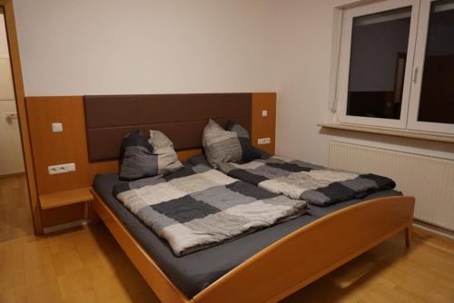 a large bed in a room with a window at Bimbacher Betten in Bimbach