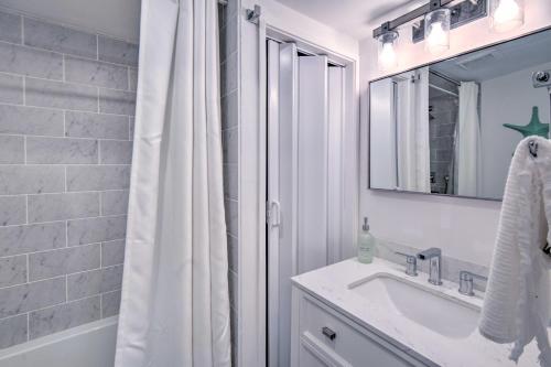 Ένα μπάνιο στο Lake Winnipesaukee Getaway with Private Beach Access