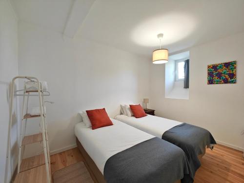 two beds in a room with a ladder at Carnide 1913 E - 1BR apt in Lisbon