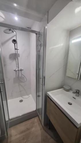 Photo de la galerie de l'établissement T2 Neuf Terrasse Hypercentre, à Valence