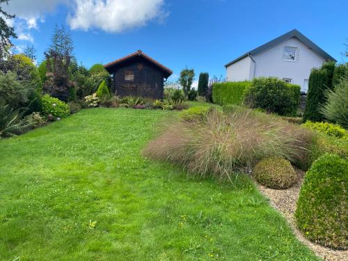 a yard with grass and a house at Maison Riz Royal in Pétange