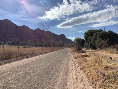 an empty dirt road with mountains in the background at Rovira Viajes y Turismo in Tupiza