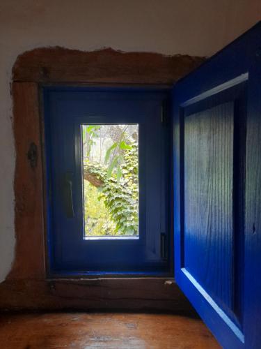 a blue window in a room with a door at Arzipreste II Casa del Ama in León
