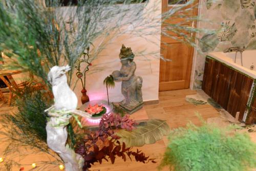 Zahrada ubytování Jungle Spa - Cocon tropical et dépaysant avec balnéo en plein coeur de Pézenas !